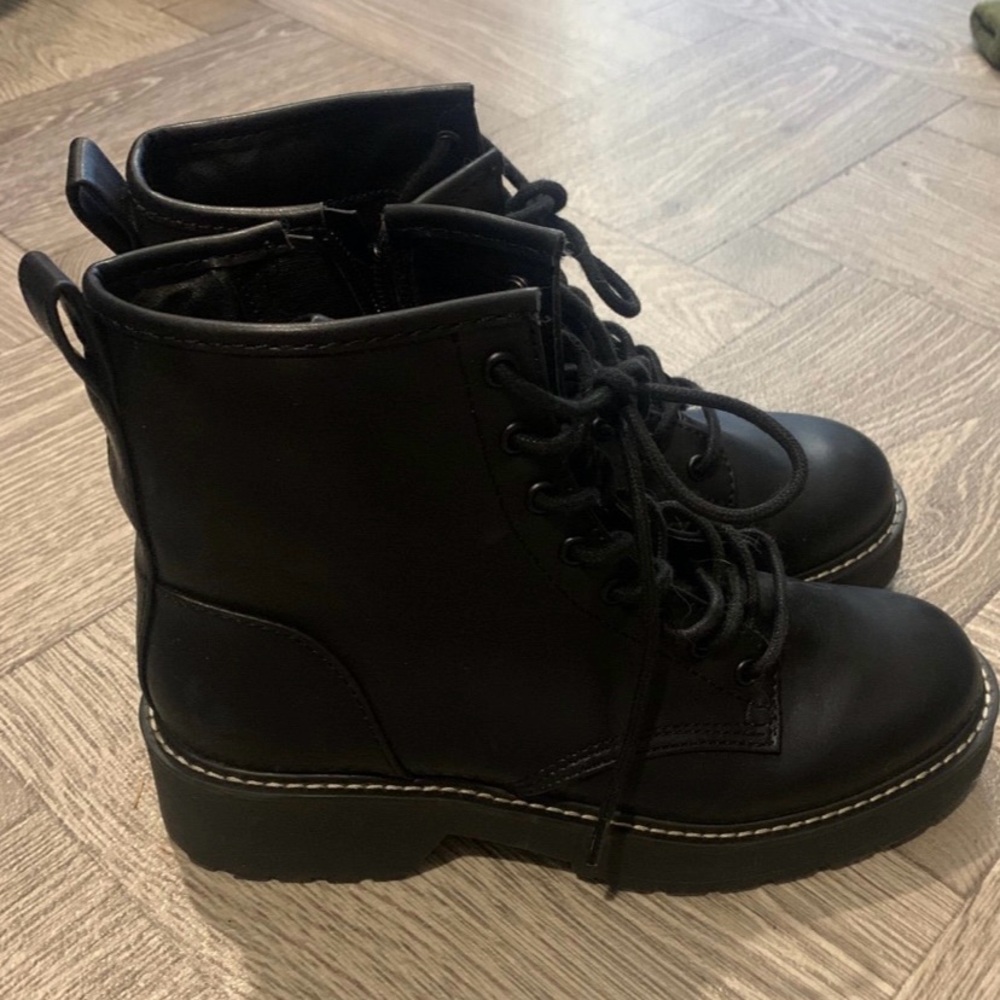 Steve Madden boots size 7.5